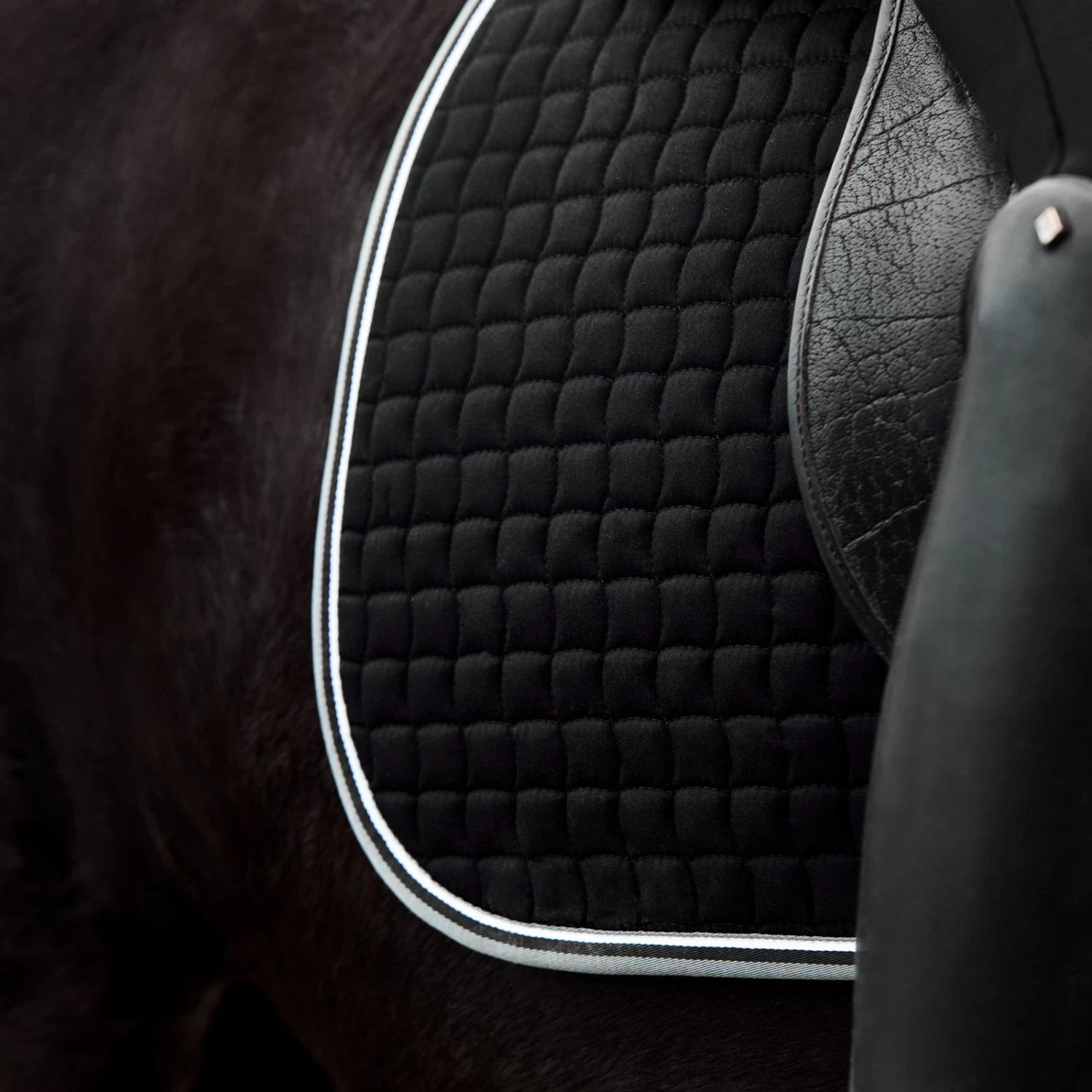 Horze Adepto Dressage Saddle Pad - Black - Image 2