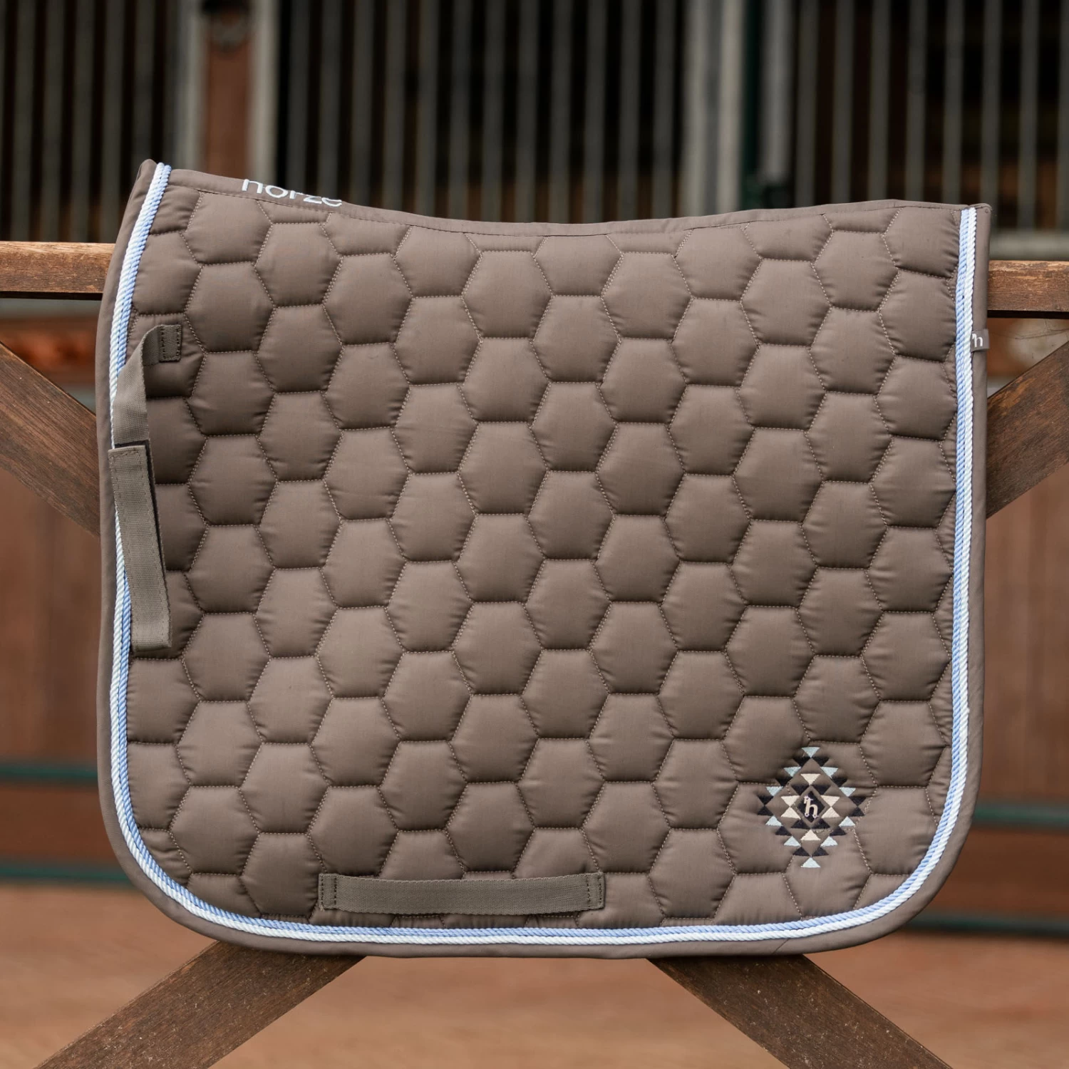 Horze Arizona Double Corded Dressage Saddle Pad - Smoked Pearl Grey - Image 5