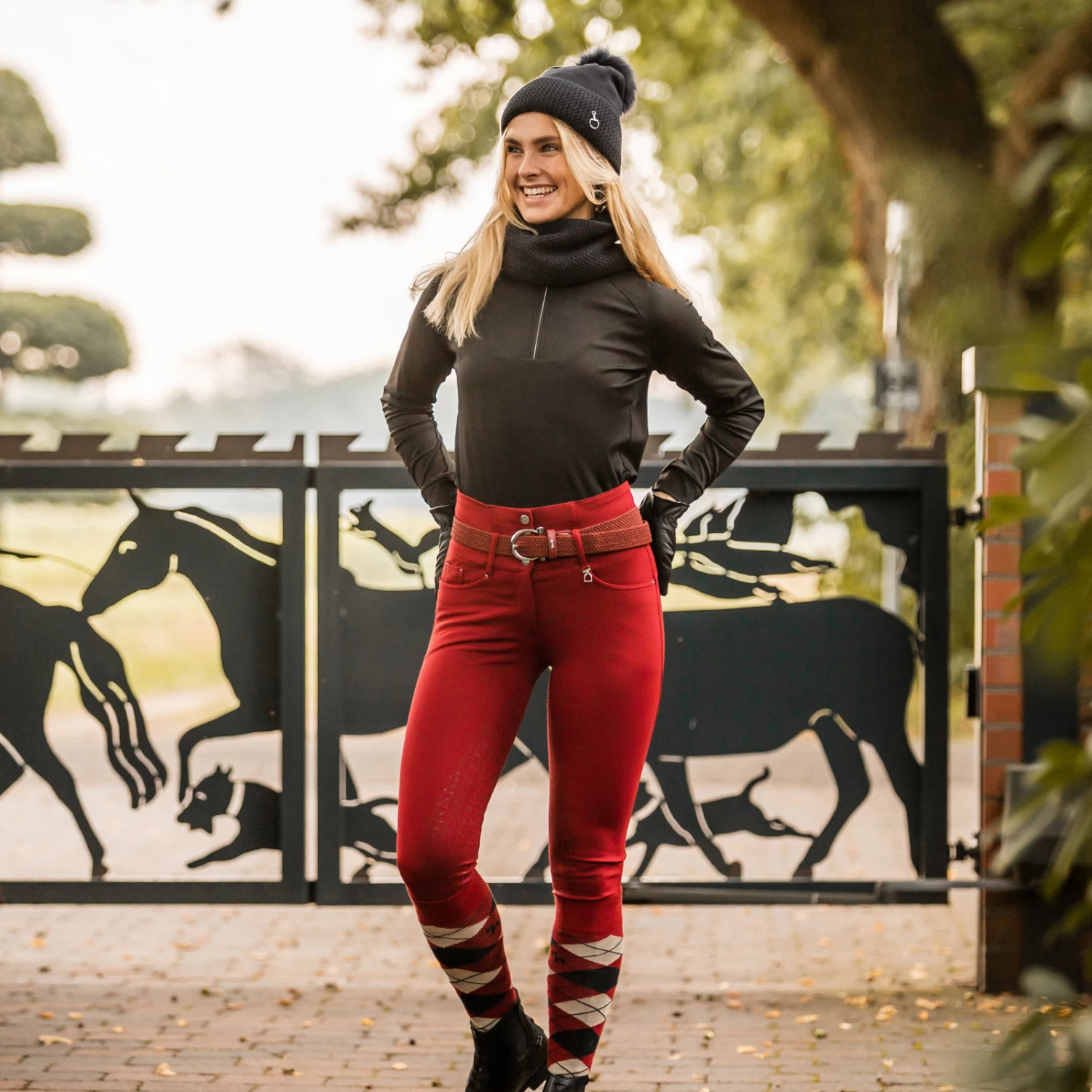 Horze Arya Knitted Hat - Dark Navy - Image 2