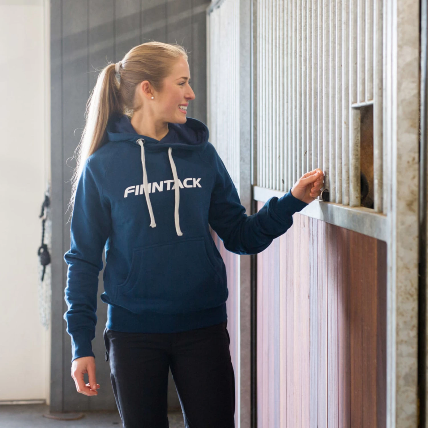 Finntack Pro Sweatshirt - Hood - Dark Blue - Image 4