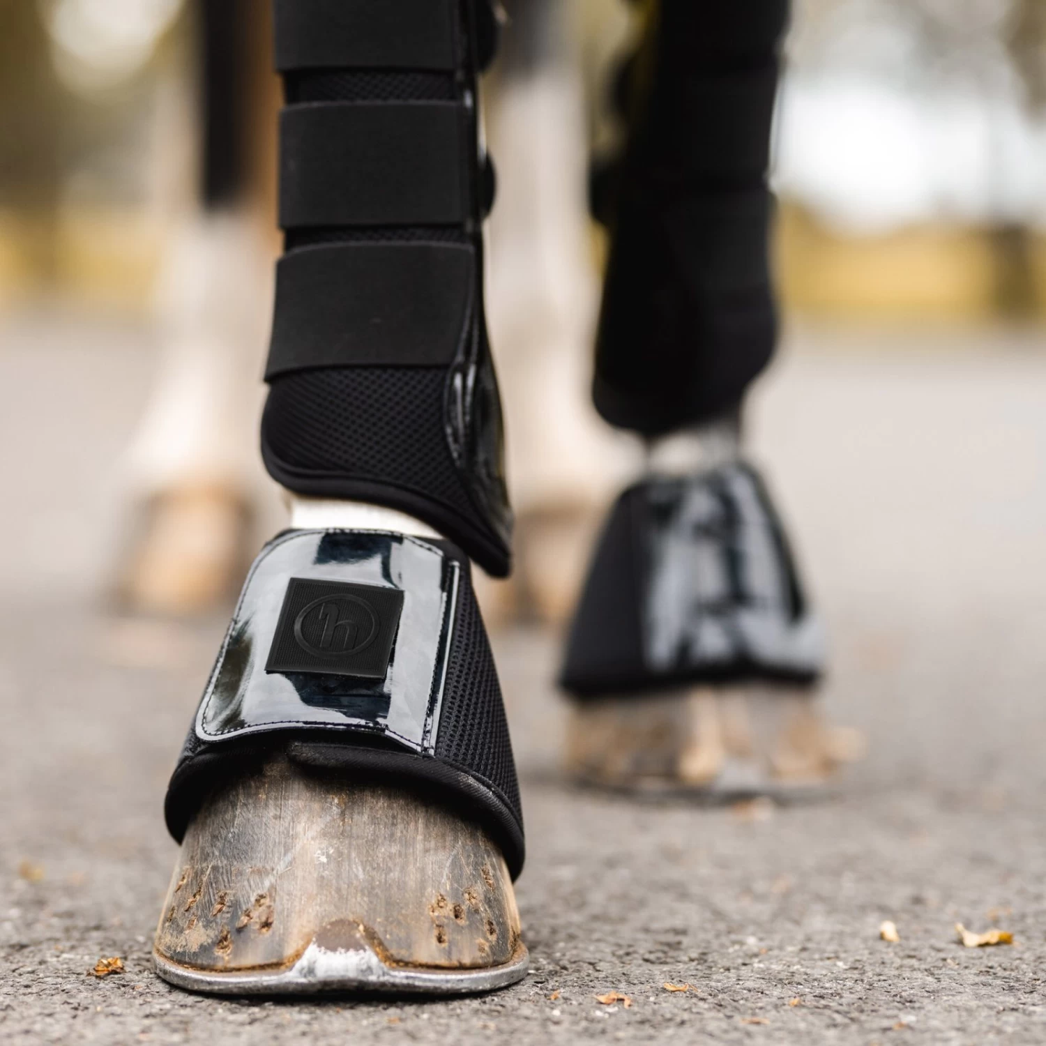 Horze Smoky Twilight Air Mesh Bell Boots - Caviar Black - Image 2